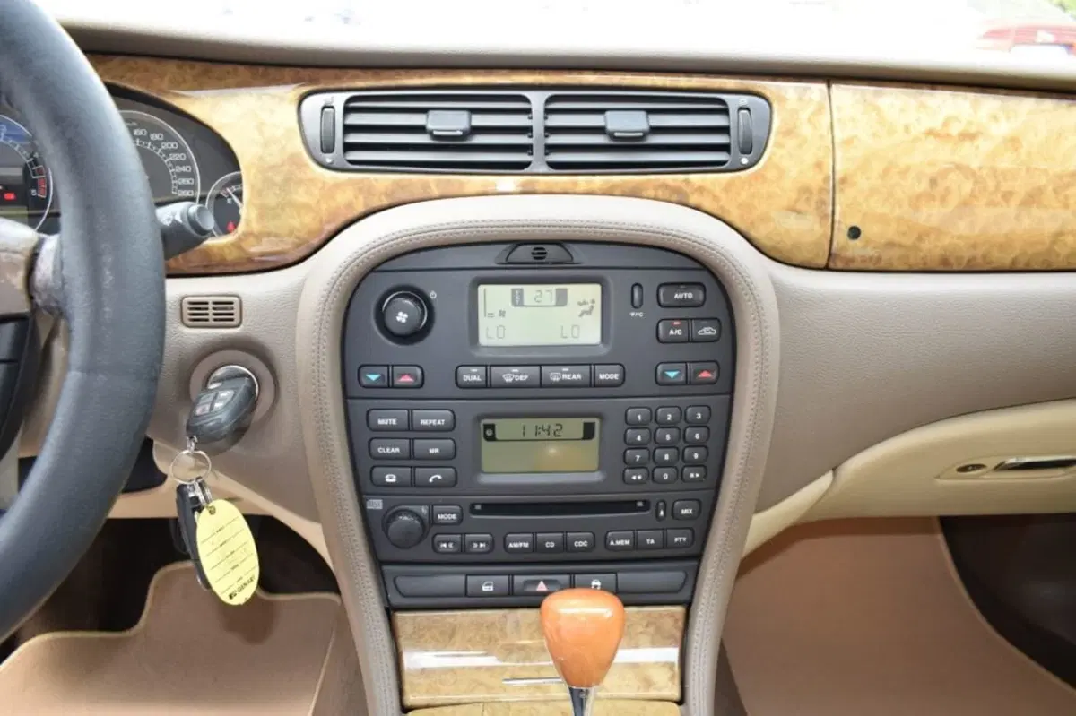 Jaguar S-Type usata a Cuneo (16)