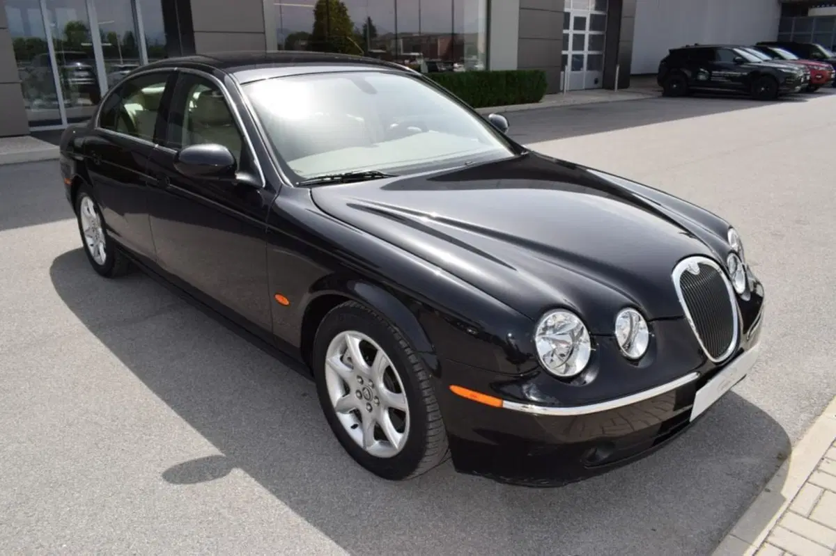 Jaguar S-Type usata a Cuneo (3)