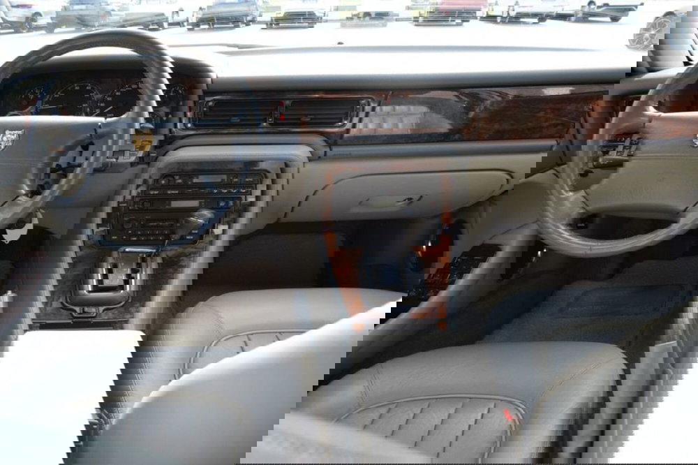 Jaguar XJ usata a Cuneo (10)