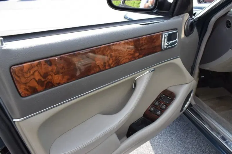 Jaguar XJ usata a Cuneo (13)
