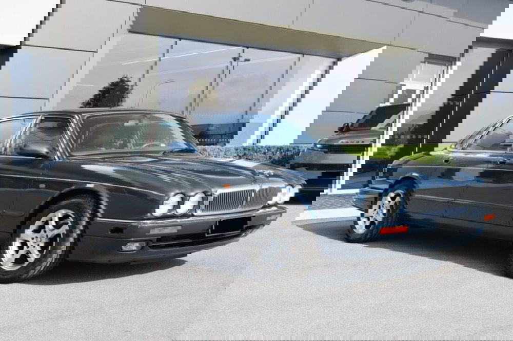 Jaguar XJ usata a Cuneo (2)