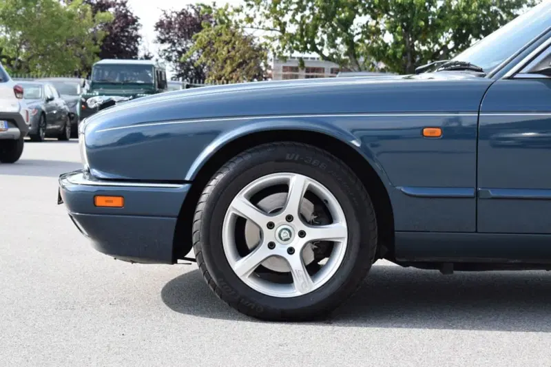 Jaguar XJ usata a Cuneo (3)