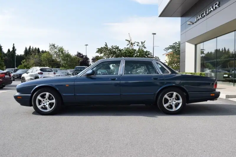 Jaguar XJ usata a Cuneo (4)