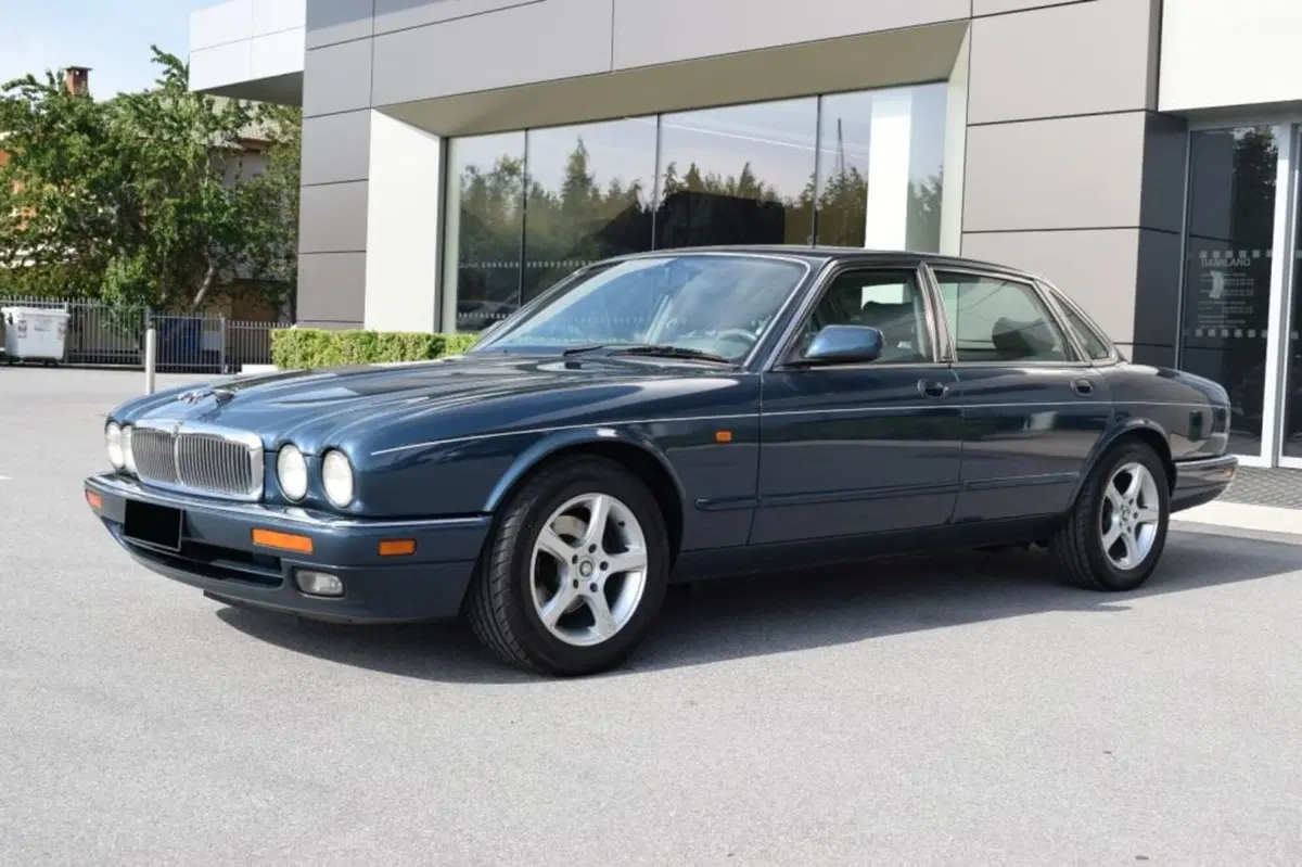 Jaguar XJ usata a Cuneo (5)