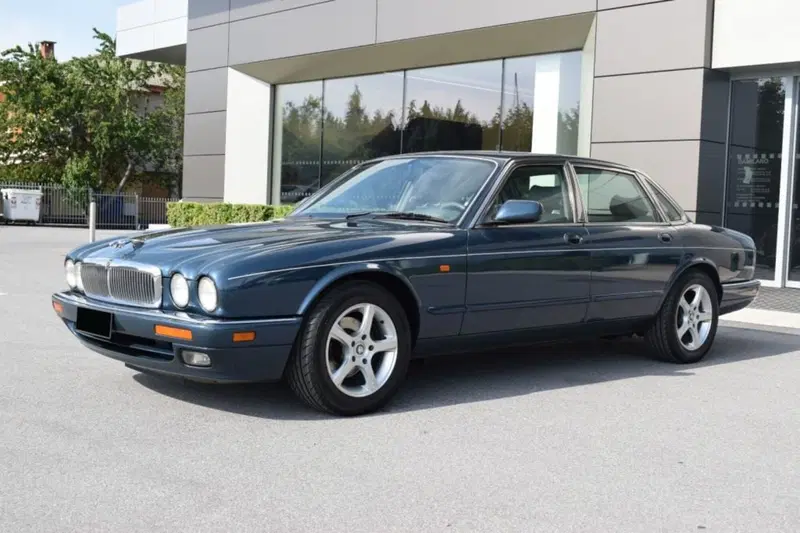 Jaguar XJ usata a Cuneo (5)