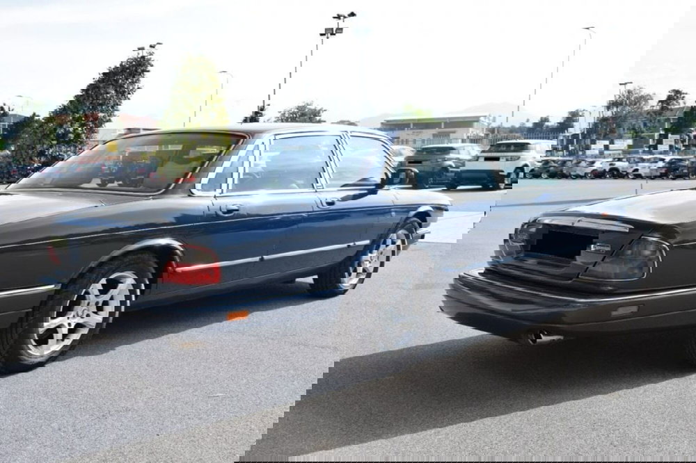 Jaguar XJ usata a Cuneo (7)