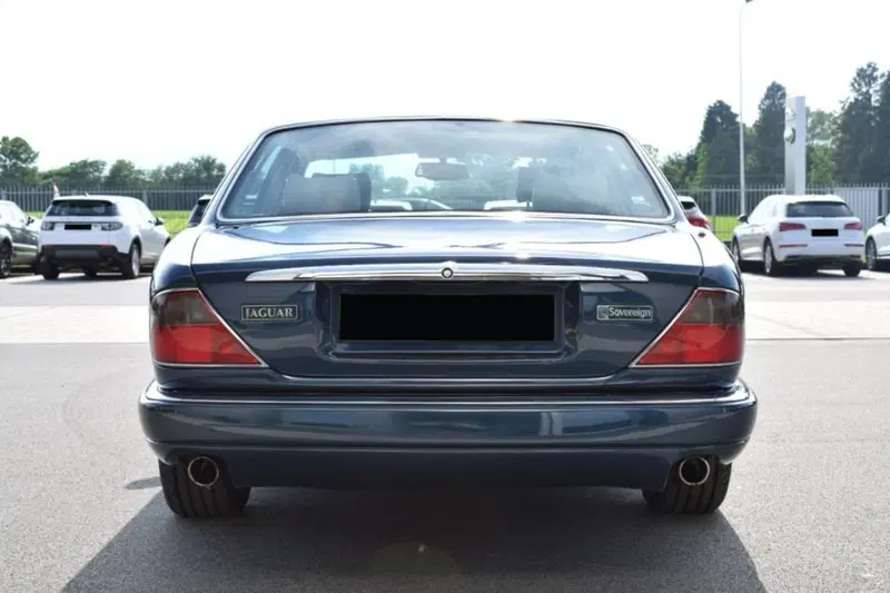 Jaguar XJ usata a Cuneo (8)