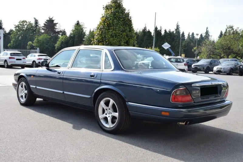 Jaguar XJ usata a Cuneo (9)