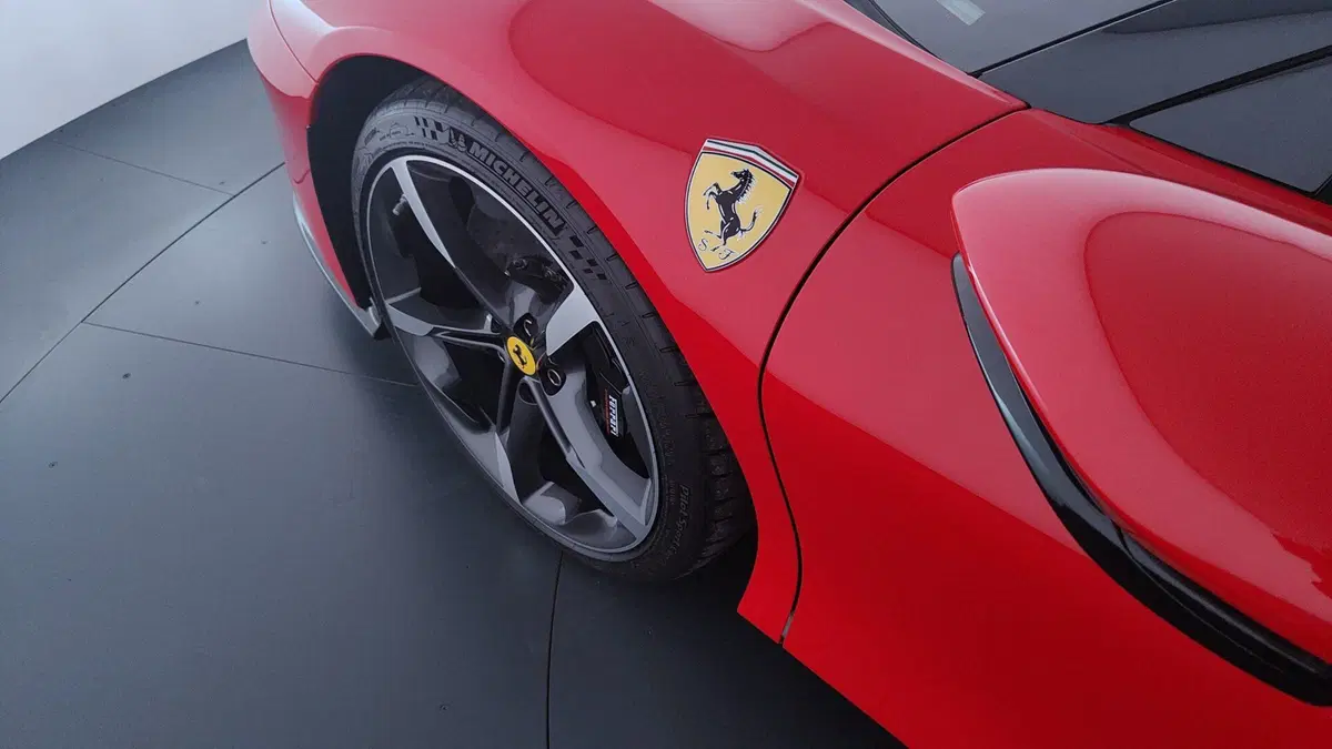 Ferrari SF90 Coupé usata a Perugia (10)
