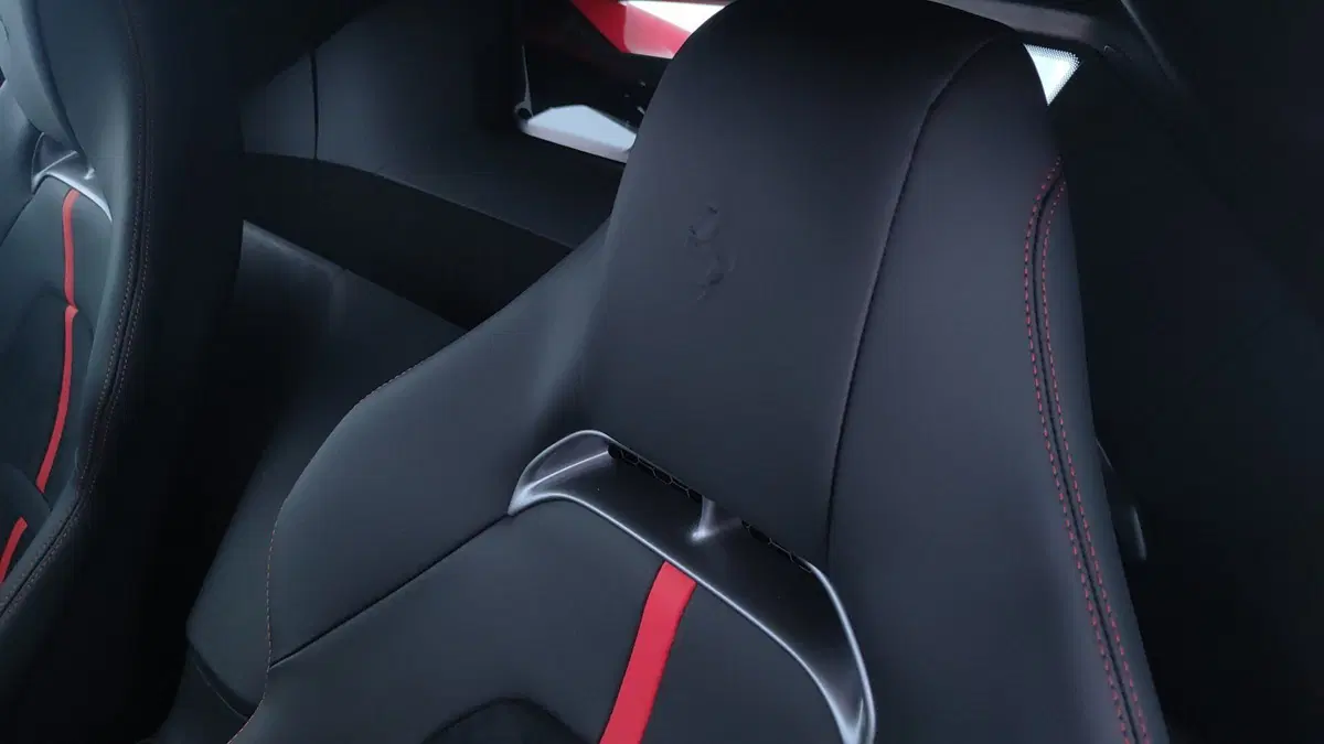 Ferrari SF90 Coupé usata a Perugia (14)