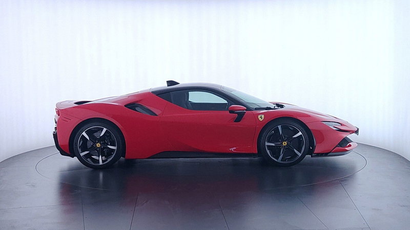 Ferrari SF90 Coupé usata a Perugia (4)