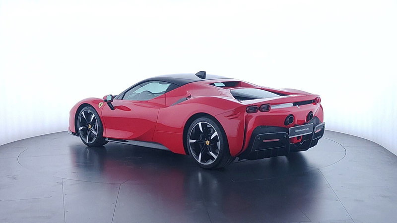 Ferrari SF90 Coupé usata a Perugia (7)