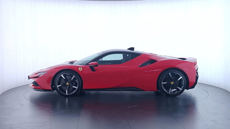 Ferrari SF90 Coupé usata a Perugia (8)
