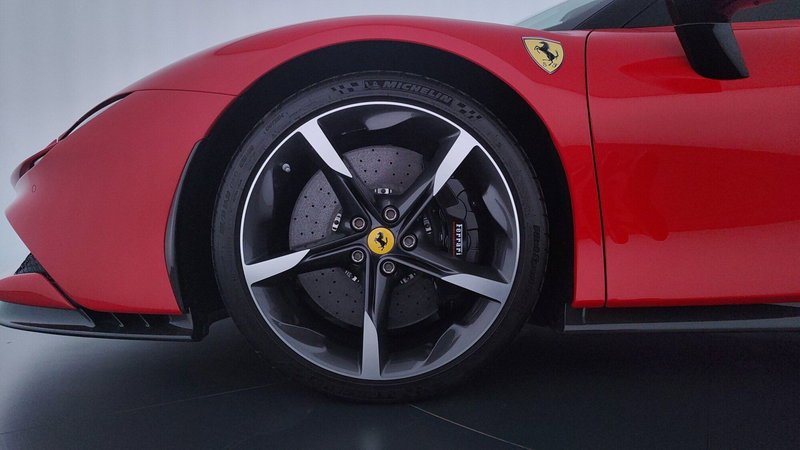 Ferrari SF90 Coupé usata a Perugia (9)