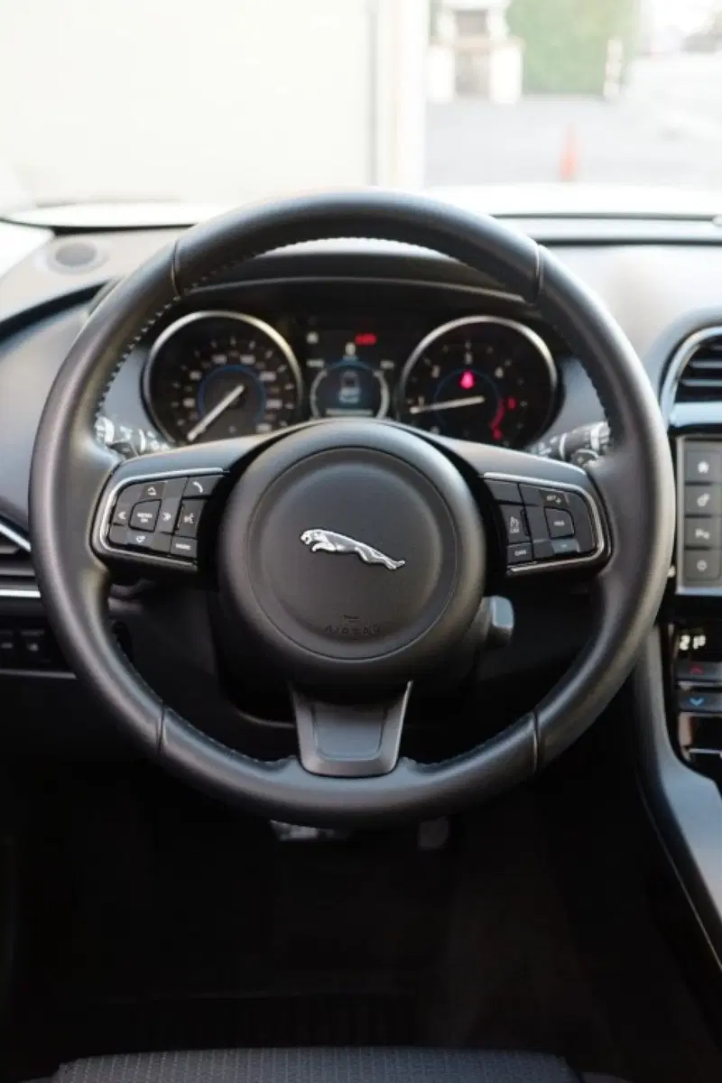Jaguar F-Pace usata a Cuneo (10)