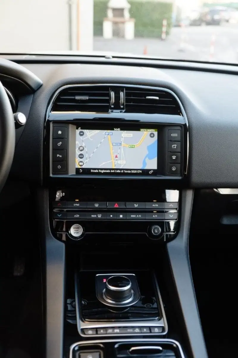 Jaguar F-Pace usata a Cuneo (11)