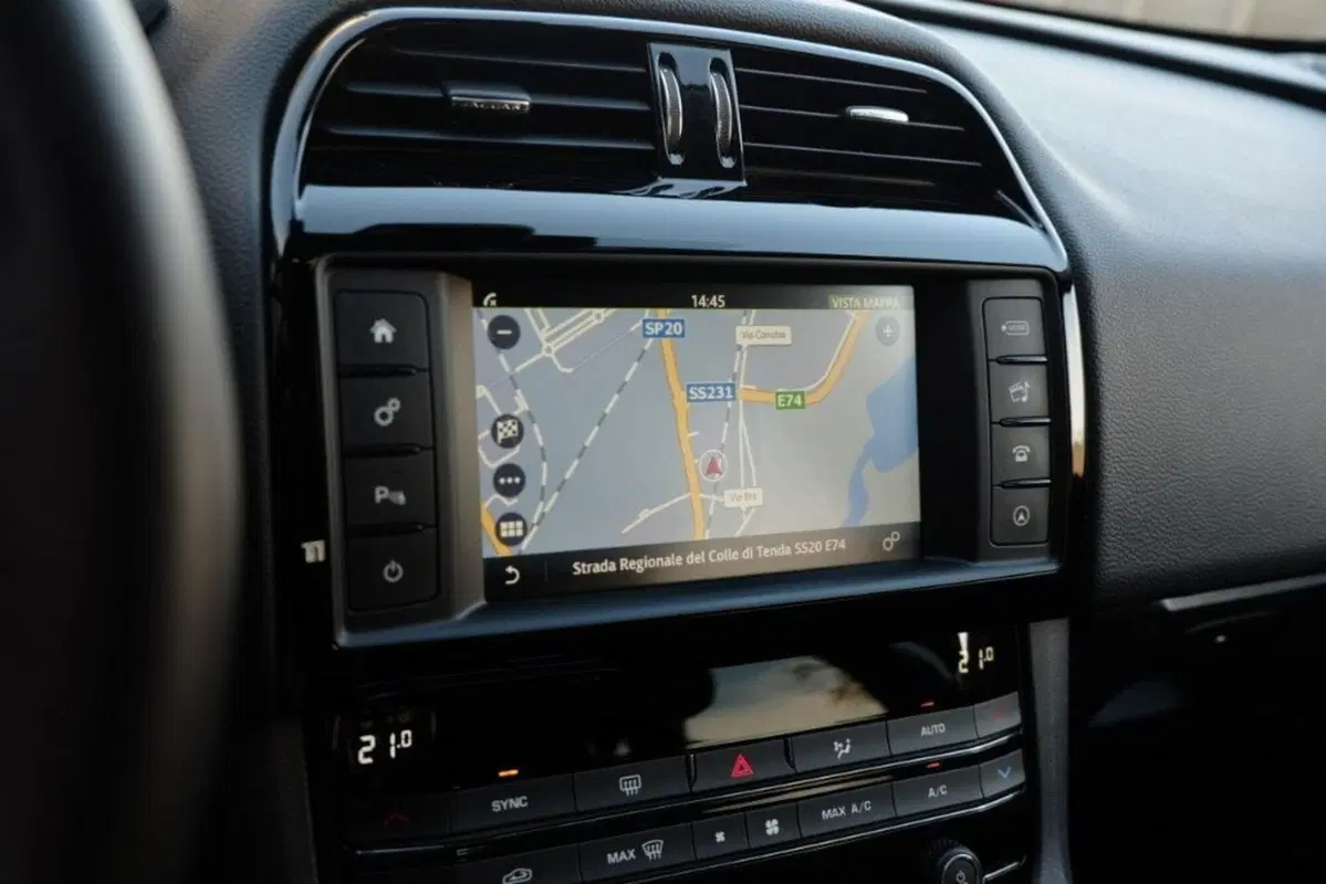 Jaguar F-Pace usata a Cuneo (13)