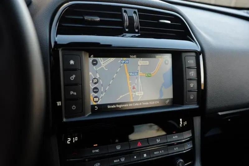 Jaguar F-Pace usata a Cuneo (13)