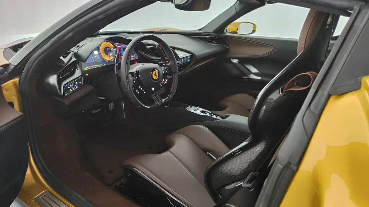 Ferrari SF90 Coupé usata a Perugia (12)