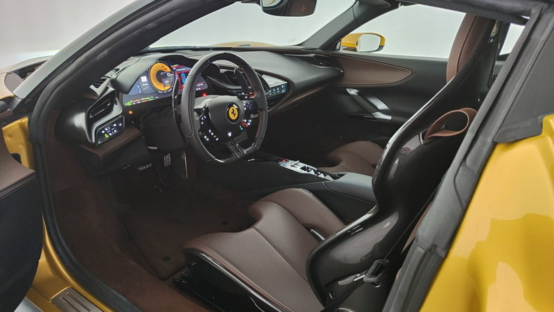 Ferrari SF90 Coupé usata a Perugia (12)