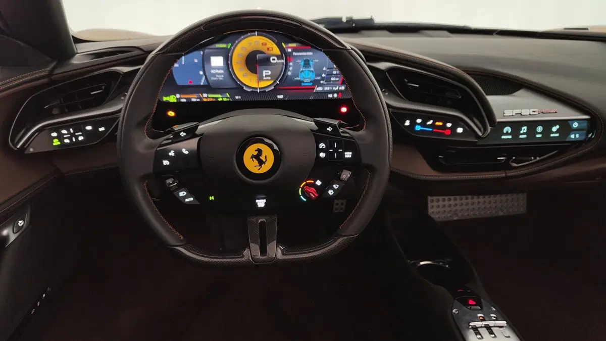 Ferrari SF90 Coupé usata a Perugia (16)