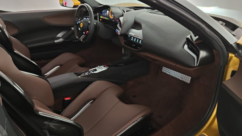 Ferrari SF90 Coupé usata a Perugia (17)
