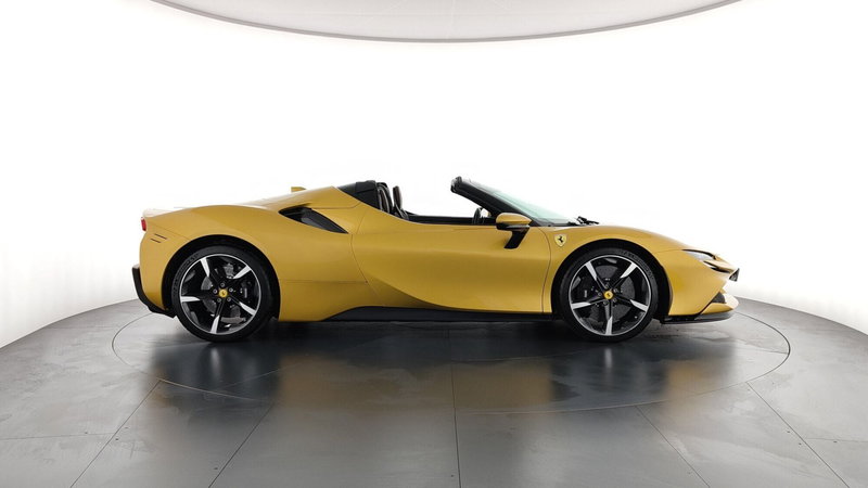Ferrari SF90 Coupé usata a Perugia (4)