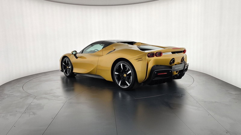 Ferrari SF90 Coupé usata a Perugia (7)