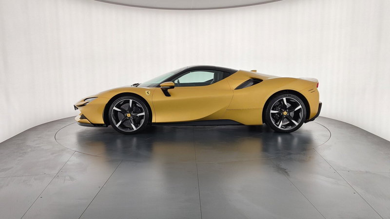 Ferrari SF90 Coupé usata a Perugia (8)