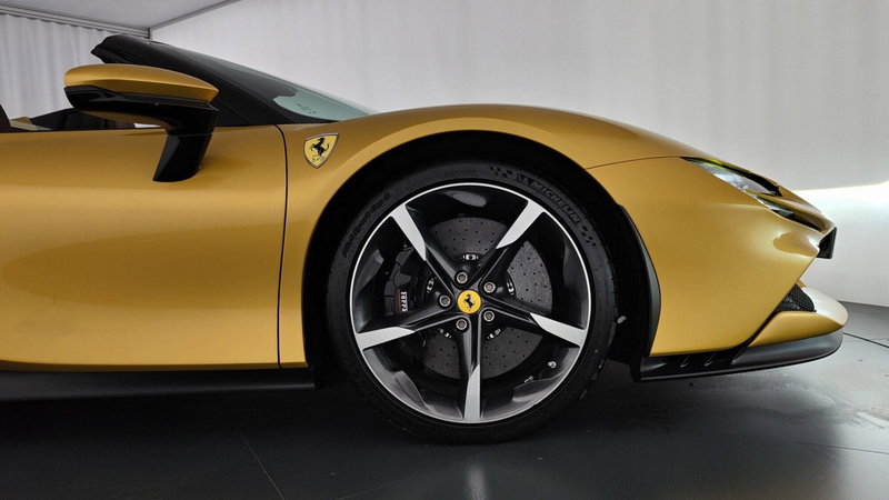 Ferrari SF90 Coupé usata a Perugia (9)