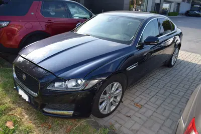 Jaguar XF 2.0 D 180 CV aut. Prestige del 2017 usata a Cuneo