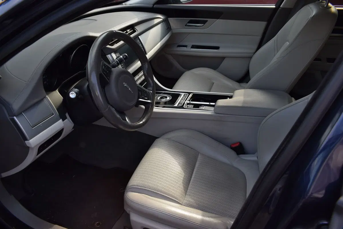 Jaguar XF usata a Cuneo (12)