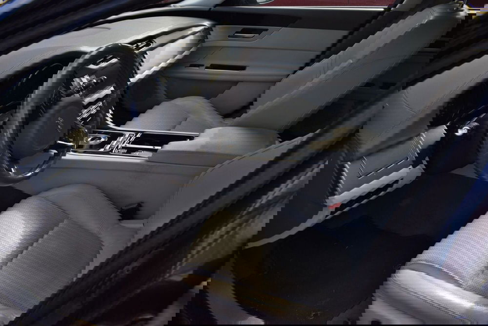 Jaguar XF usata a Cuneo (12)