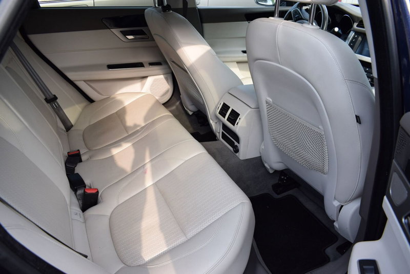 Jaguar XF usata a Cuneo (18)