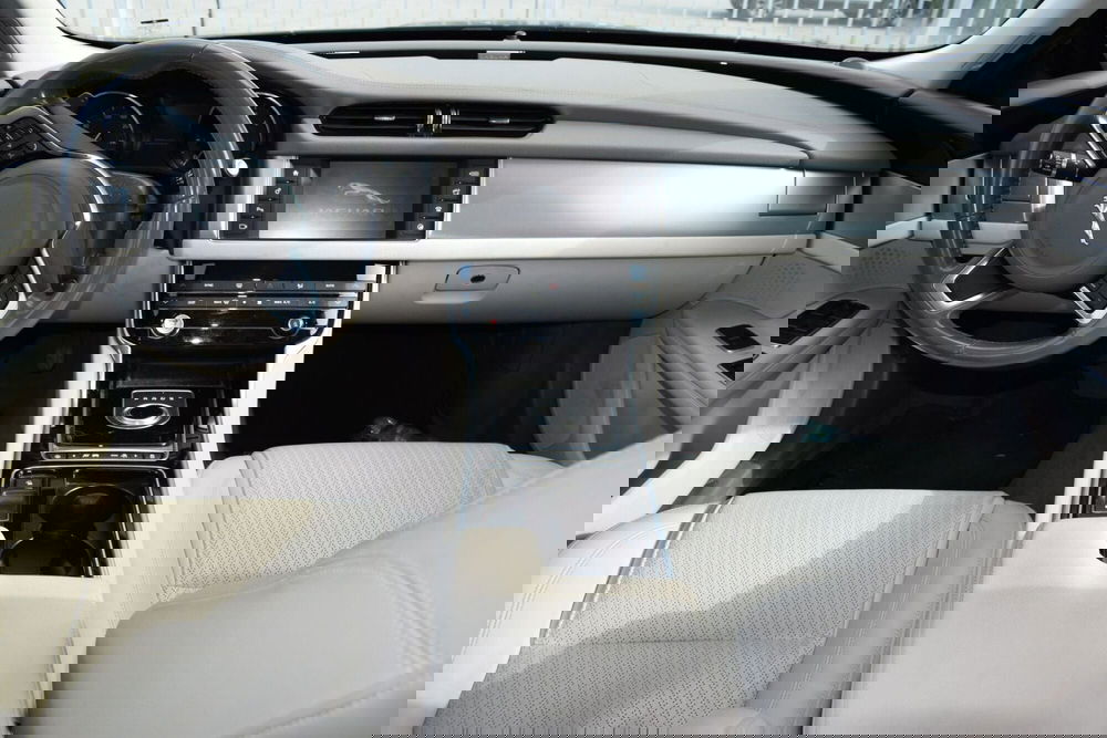 Jaguar XF usata a Cuneo (7)