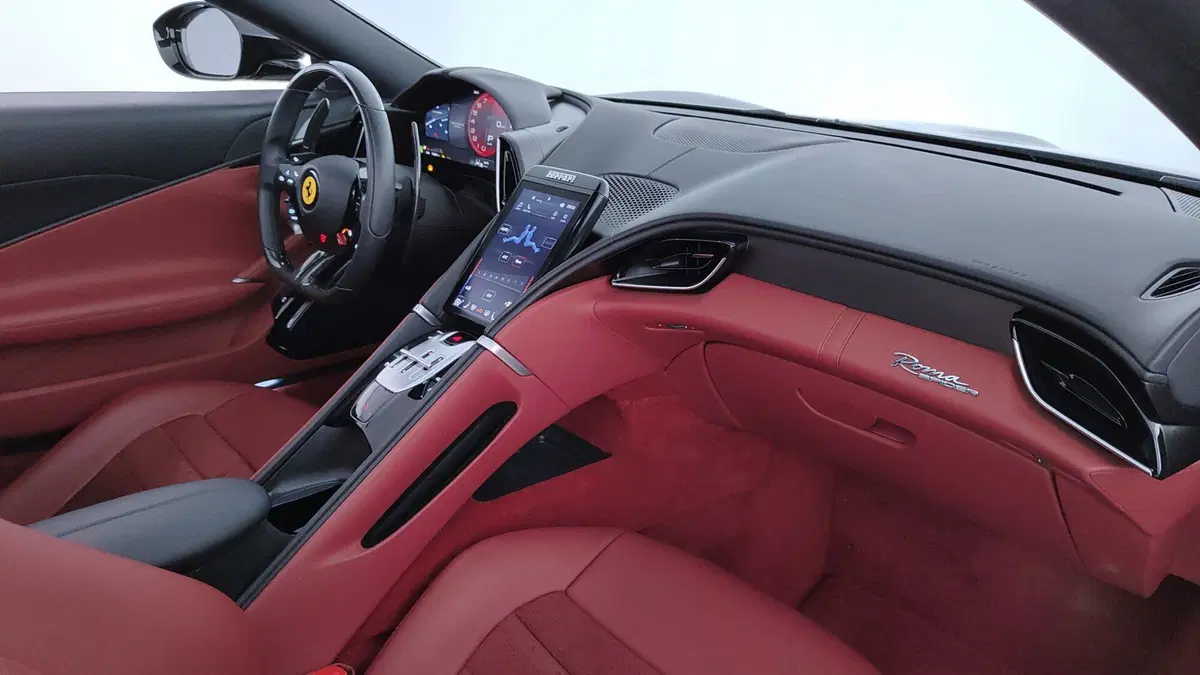 Ferrari Roma Spider usata a Perugia (19)