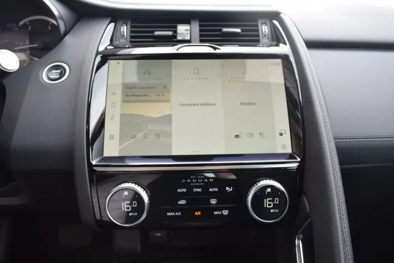 Jaguar E-Pace usata a Cuneo (11)
