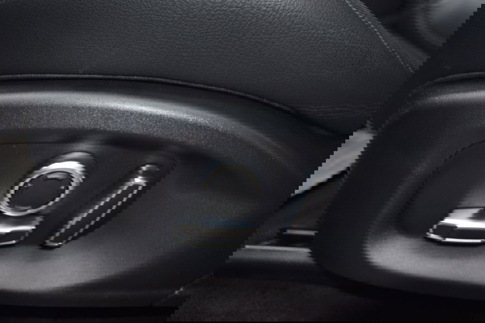 Jaguar E-Pace usata a Cuneo (18)