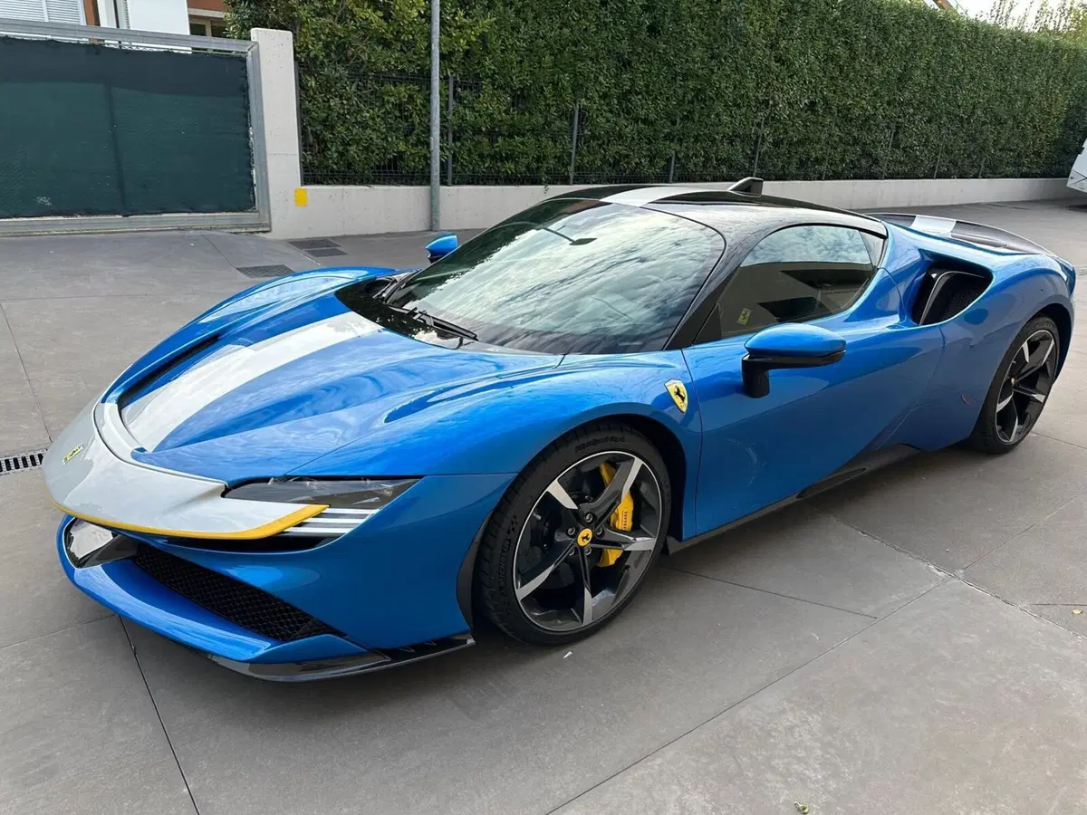 Ferrari SF90 Coupé usata a Perugia
