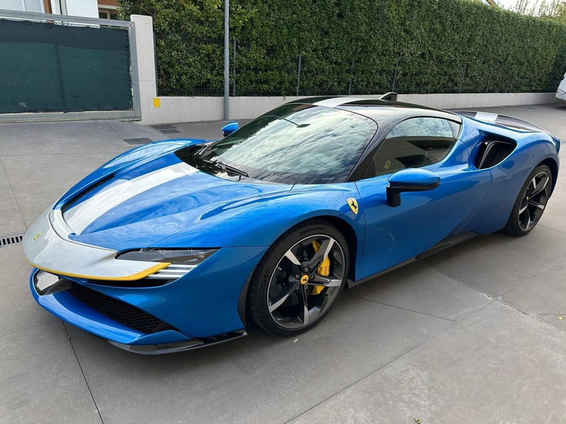 Ferrari SF90 Coupé usata a Perugia