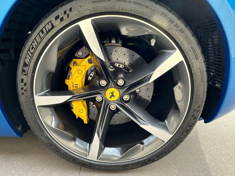 Ferrari SF90 Coupé usata a Perugia (10)