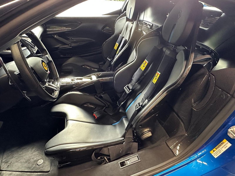 Ferrari SF90 Coupé usata a Perugia (11)