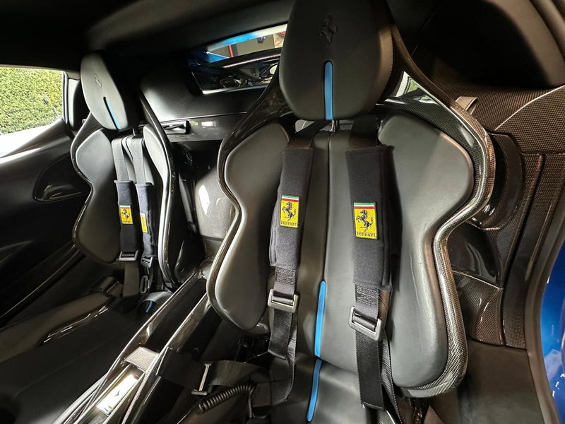 Ferrari SF90 Coupé usata a Perugia (12)