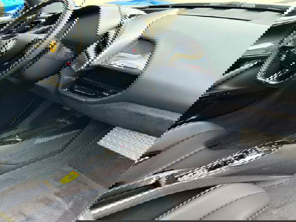 Ferrari SF90 Coupé usata a Perugia (15)