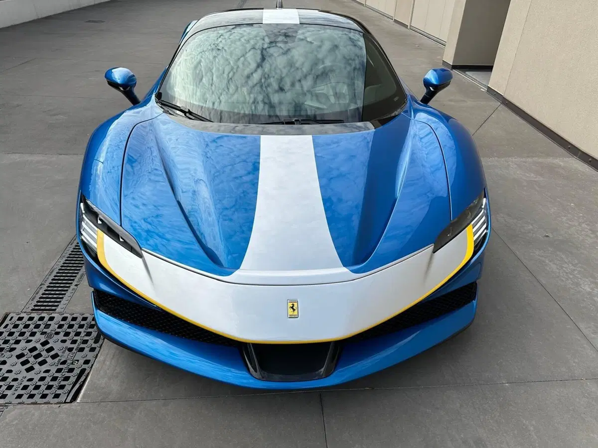 Ferrari SF90 Coupé usata a Perugia (2)