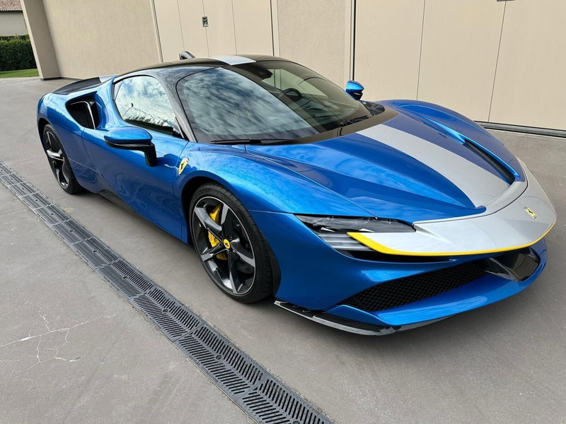 Ferrari SF90 Coupé usata a Perugia (3)