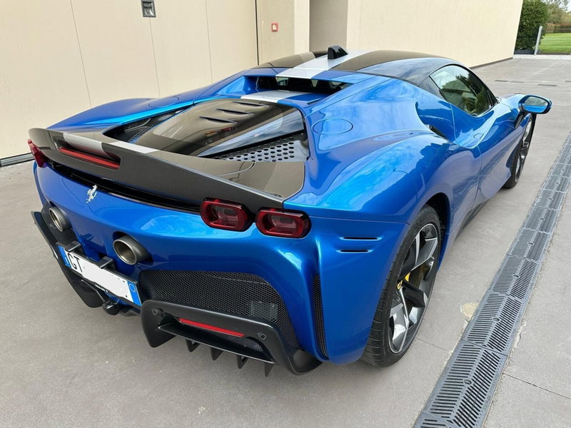 Ferrari SF90 Coupé usata a Perugia (4)