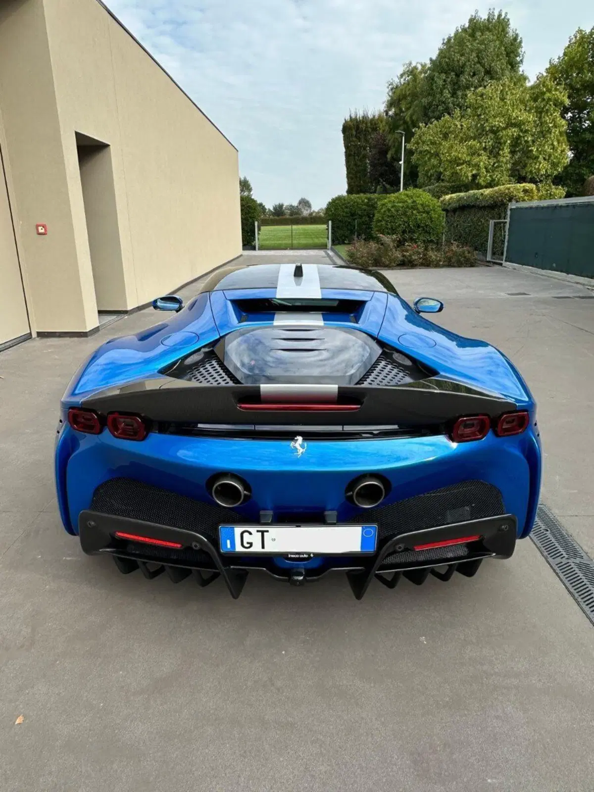 Ferrari SF90 Coupé usata a Perugia (5)