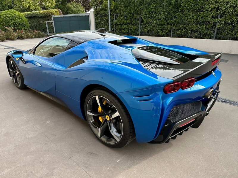 Ferrari SF90 Coupé usata a Perugia (6)