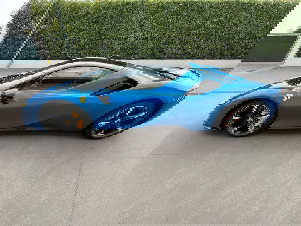 Ferrari SF90 Coupé usata a Perugia (7)